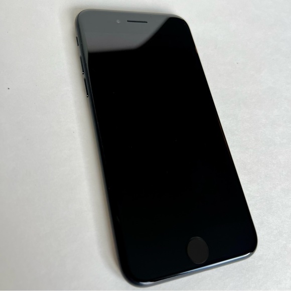 iPhone 7 Unlocked 128 GB - Picture 8 of 12